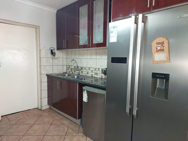 Townhouse For Sale in Equestria - Photo 5