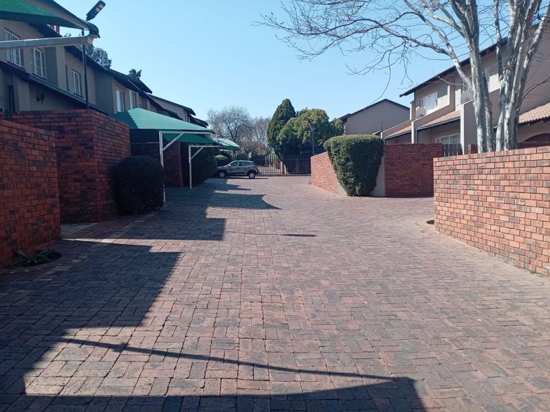 Townhouse For Sale in Horizon View - Photo 4