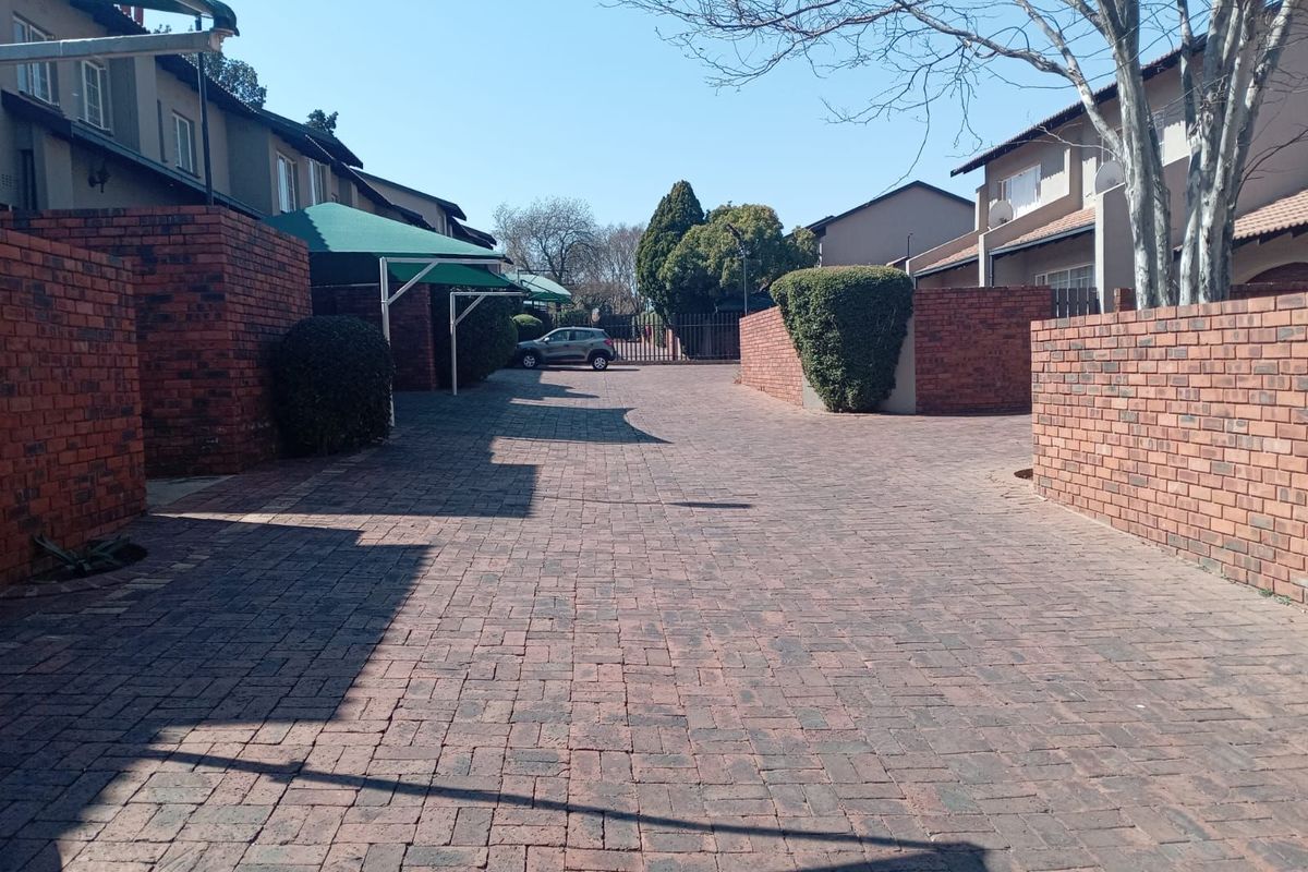 Townhouse For Sale in Horizon View - Photo 4