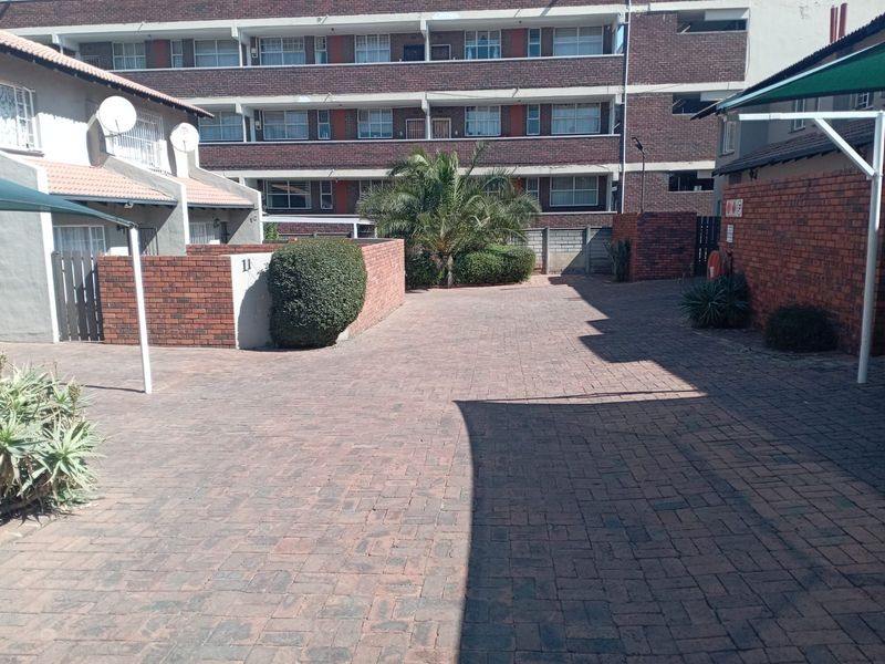 Townhouse For Sale in Horizon View - Photo 3