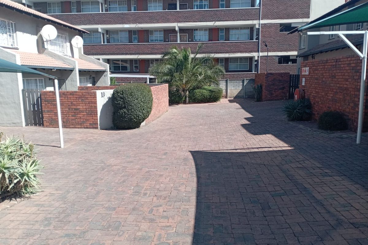 Townhouse For Sale in Horizon View - Photo 3