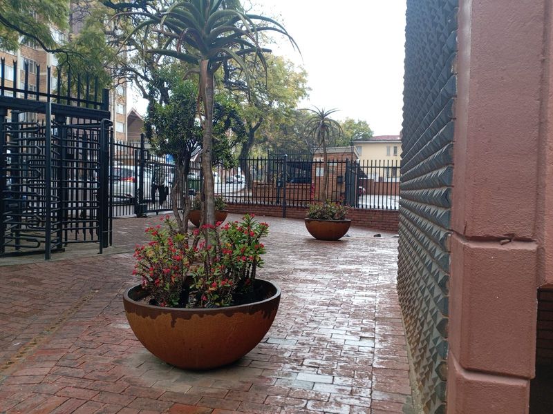Apartment For Sale in Arcadia - Photo 2