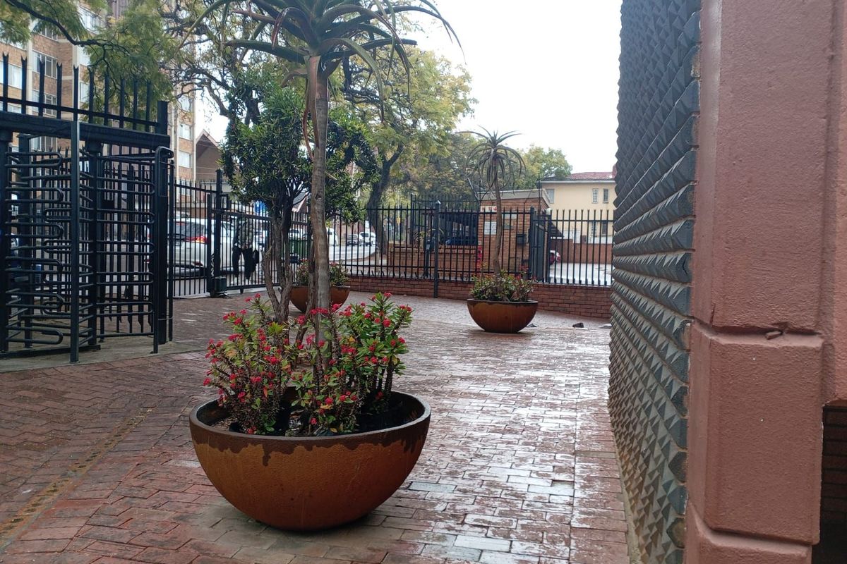 Apartment For Sale in Arcadia - Photo 2