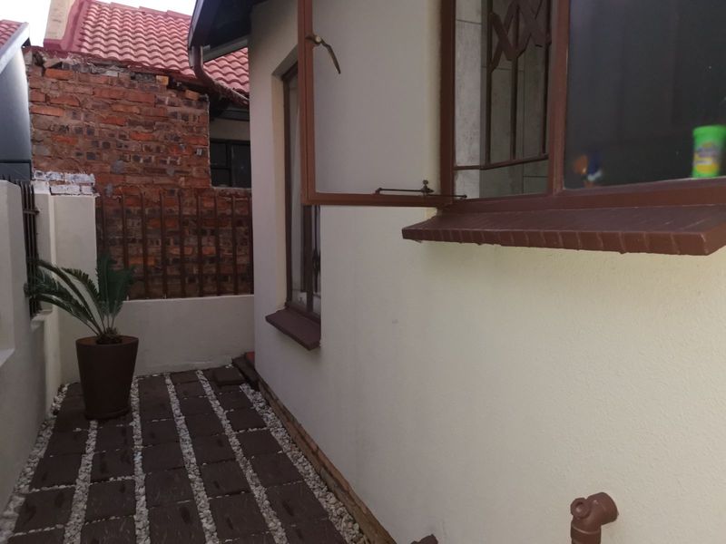 House For Sale in Soshanguve East - Photo 7