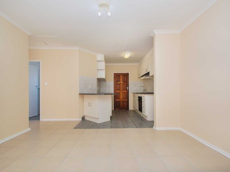 Townhouse For Sale in Wilgeheuwel - Photo 6