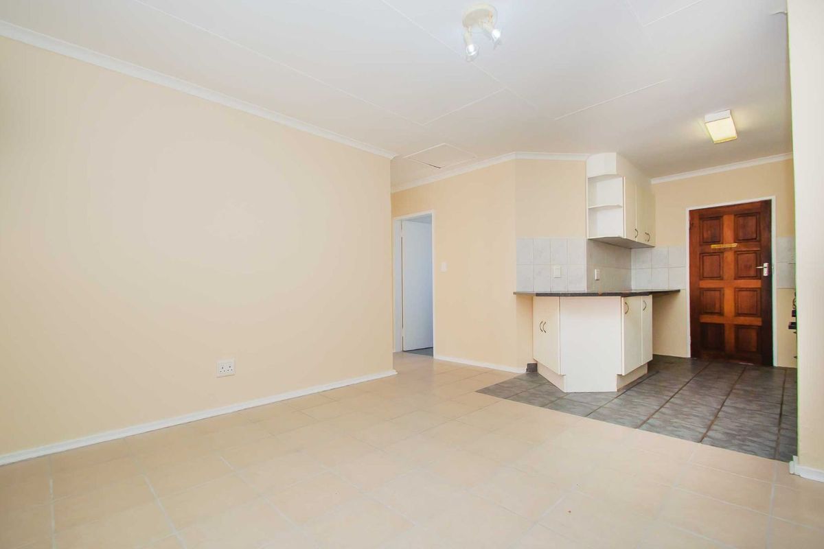 Townhouse For Sale in Wilgeheuwel - Photo 5