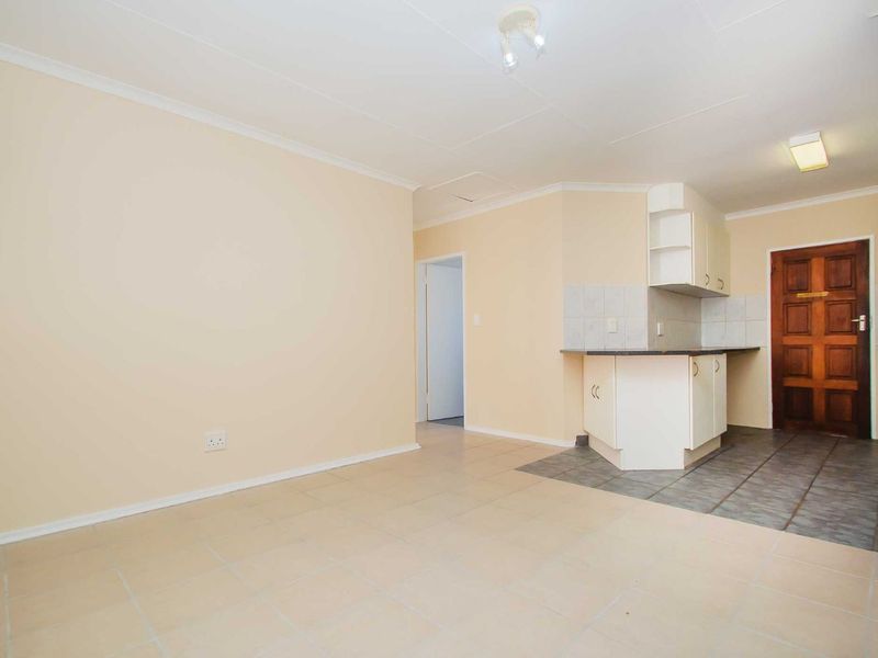 Townhouse For Sale in Wilgeheuwel - Photo 5