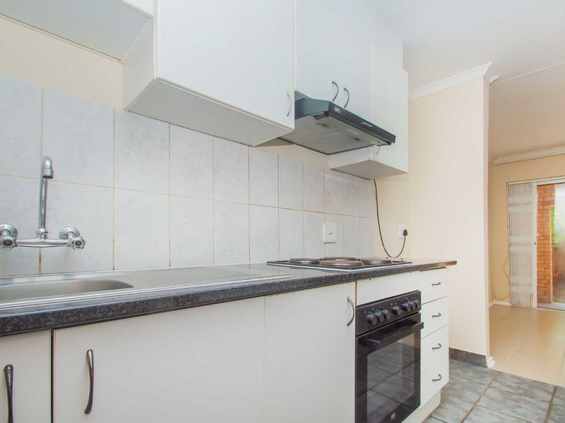 Townhouse For Sale in Wilgeheuwel - Photo 10