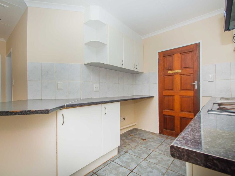 Townhouse For Sale in Wilgeheuwel - Photo 7