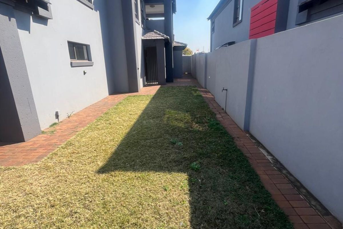 House For Sale in Annlin - Photo 2