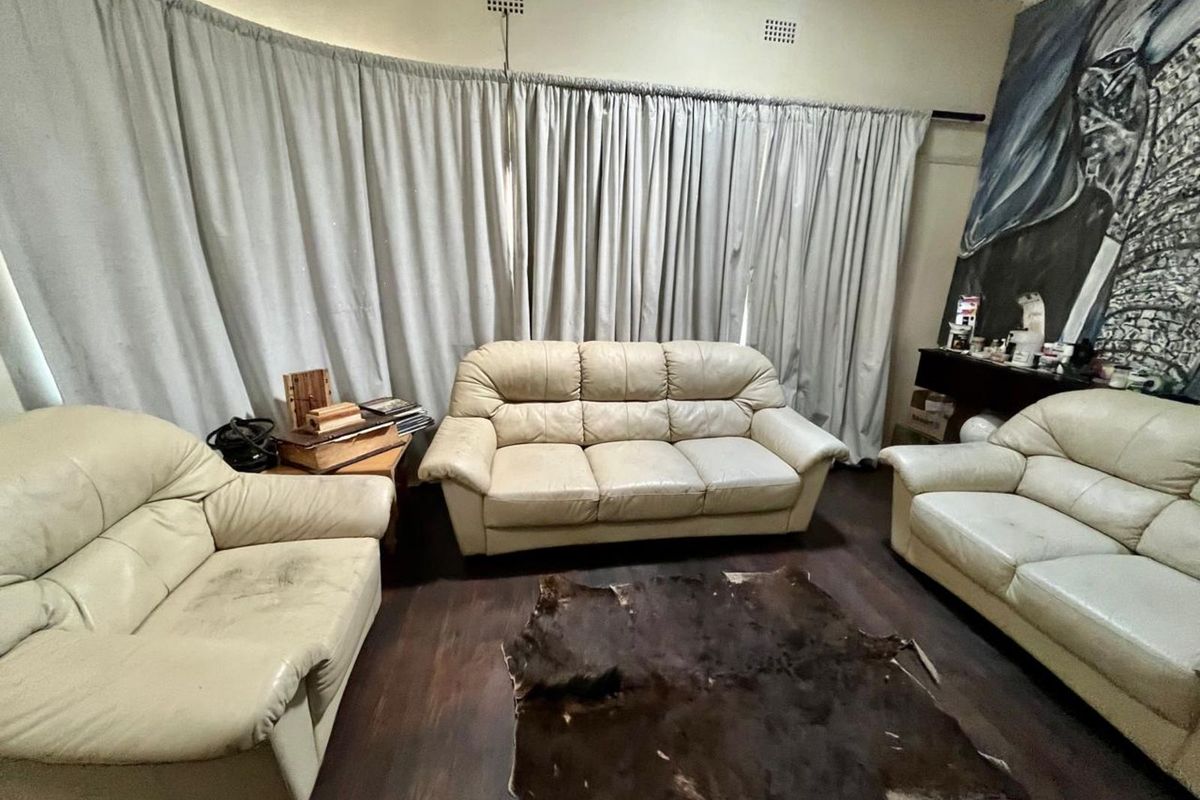 House For Sale in Beaconsfield - Photo 4