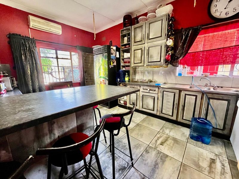 House For Sale in Beaconsfield - Photo 8