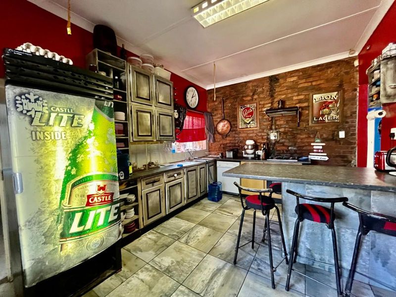 House For Sale in Beaconsfield - Photo 7