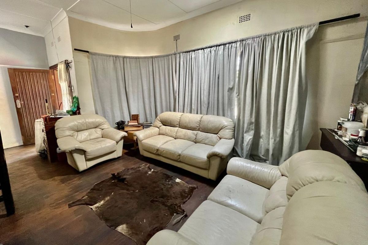 House For Sale in Beaconsfield - Photo 2