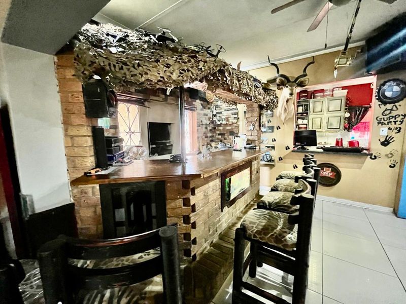 House For Sale in Beaconsfield - Photo 10