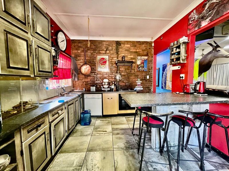 House For Sale in Beaconsfield - Photo 5