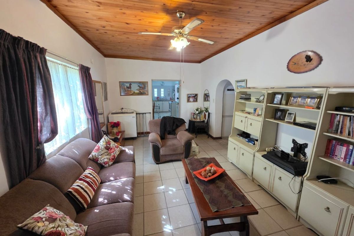 House For Sale in Beaconsfield - Photo 2