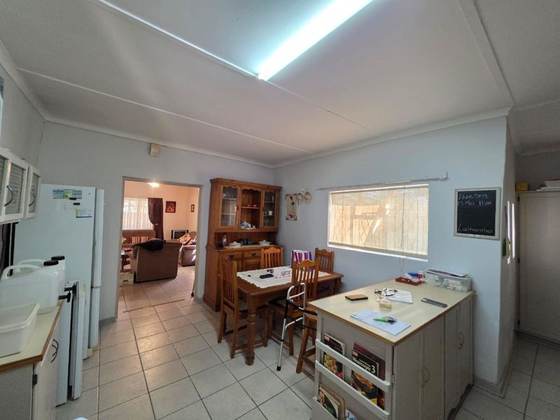 House For Sale in Beaconsfield - Photo 5