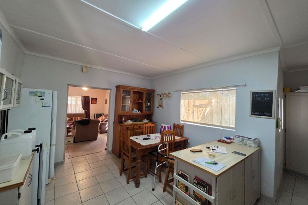 House For Sale in Beaconsfield - Photo 5