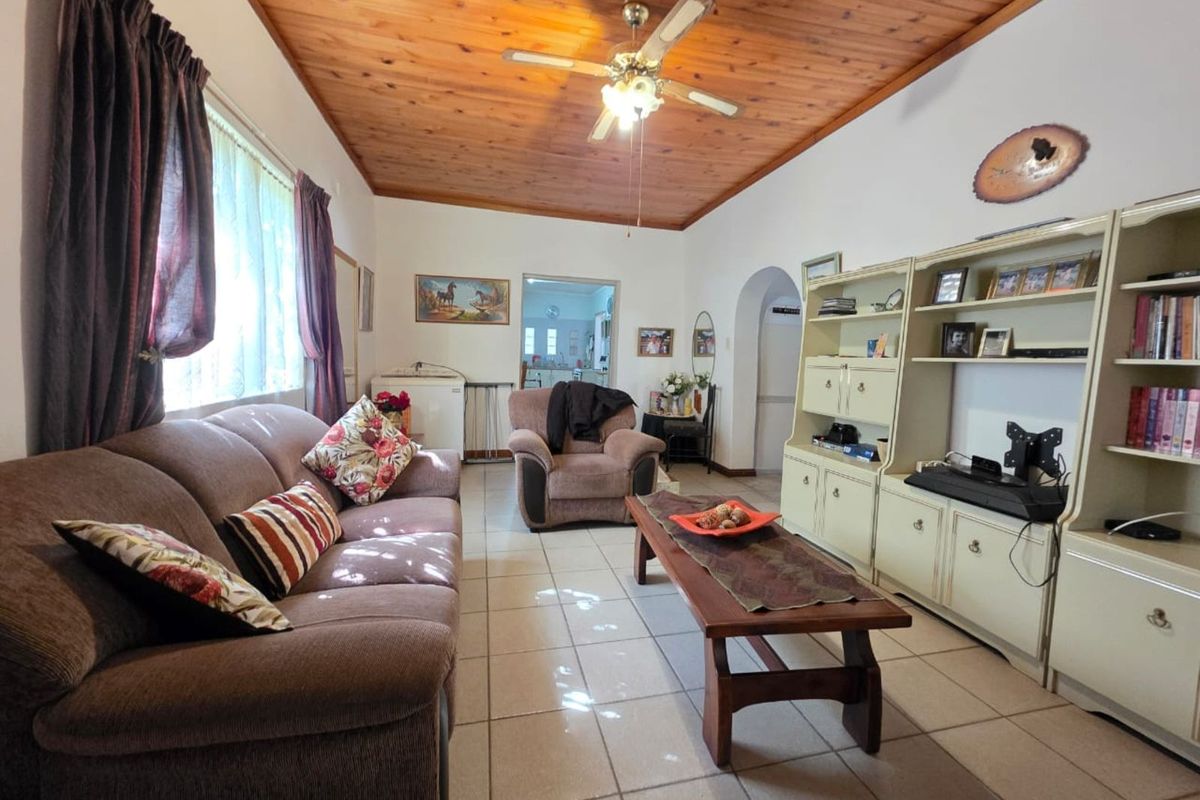 House For Sale in Beaconsfield - Photo 3