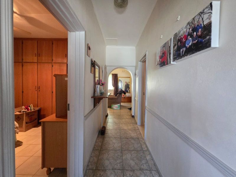 House For Sale in Beaconsfield - Photo 7