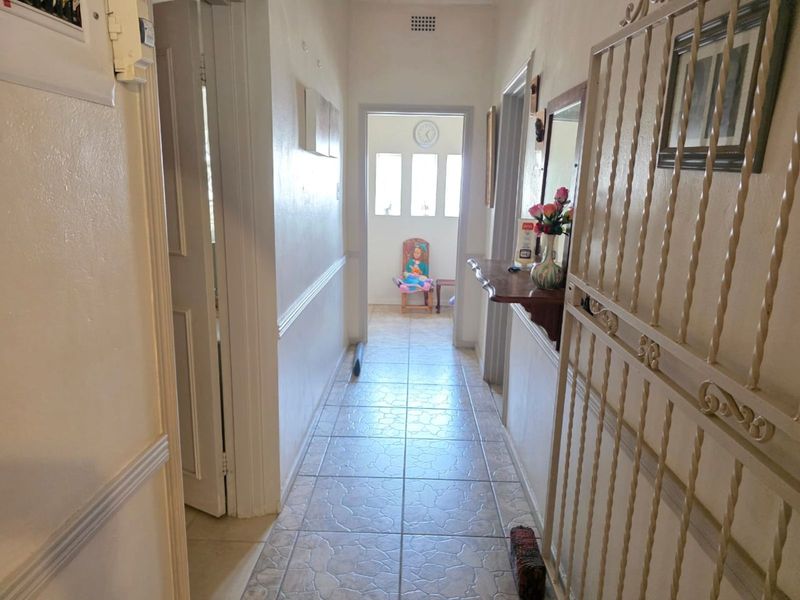 House For Sale in Beaconsfield - Photo 8