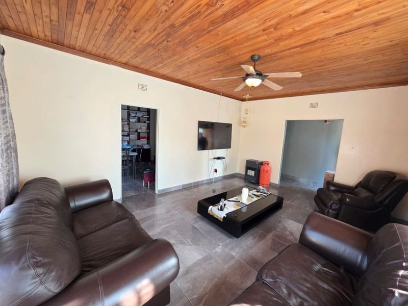 House For Sale in New Park - Photo 3