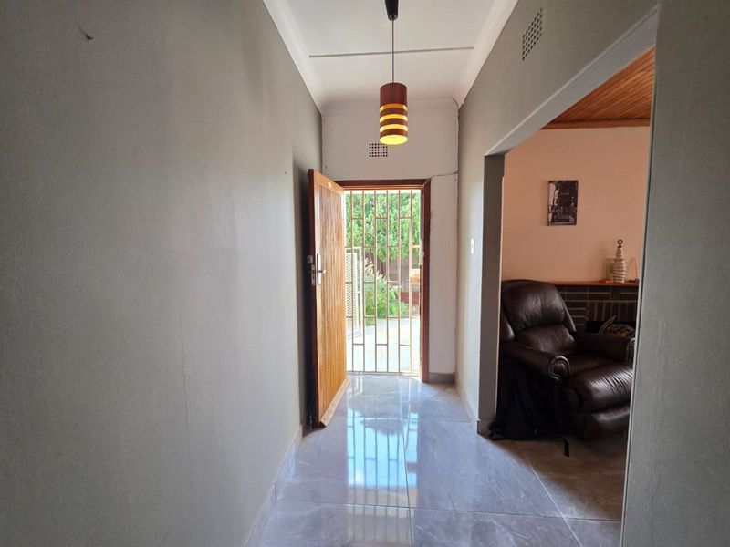 House For Sale in New Park - Photo 2