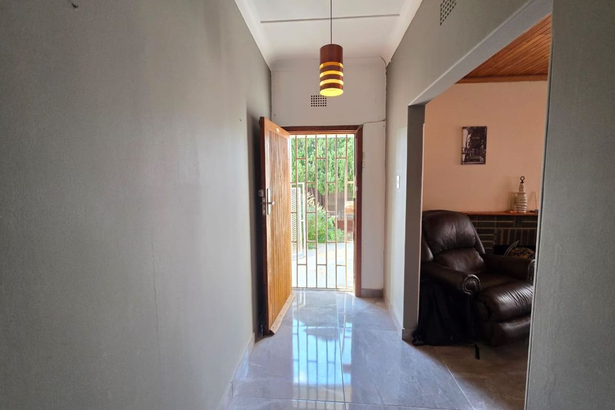 House For Sale in New Park - Photo 2