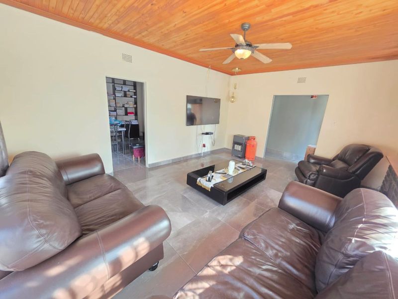 House For Sale in New Park - Photo 4