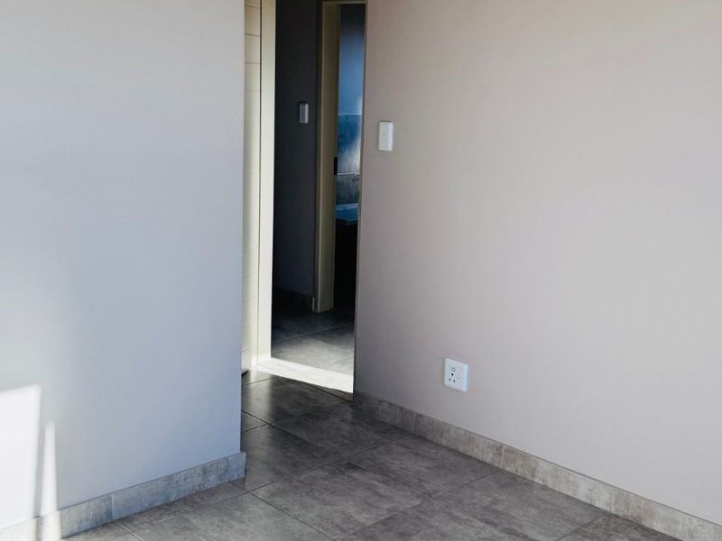 House For Sale in Die Heuwel - Photo 8