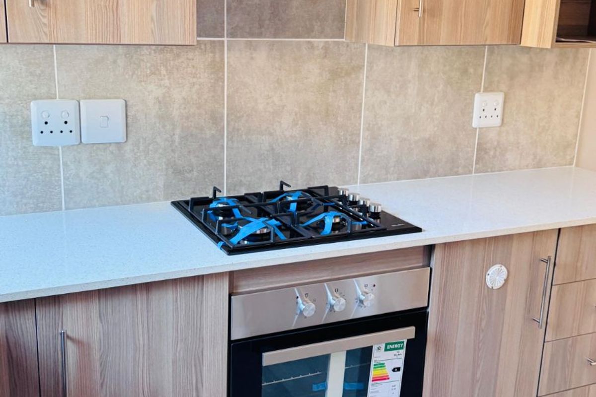 House For Sale in Die Heuwel - Photo 2