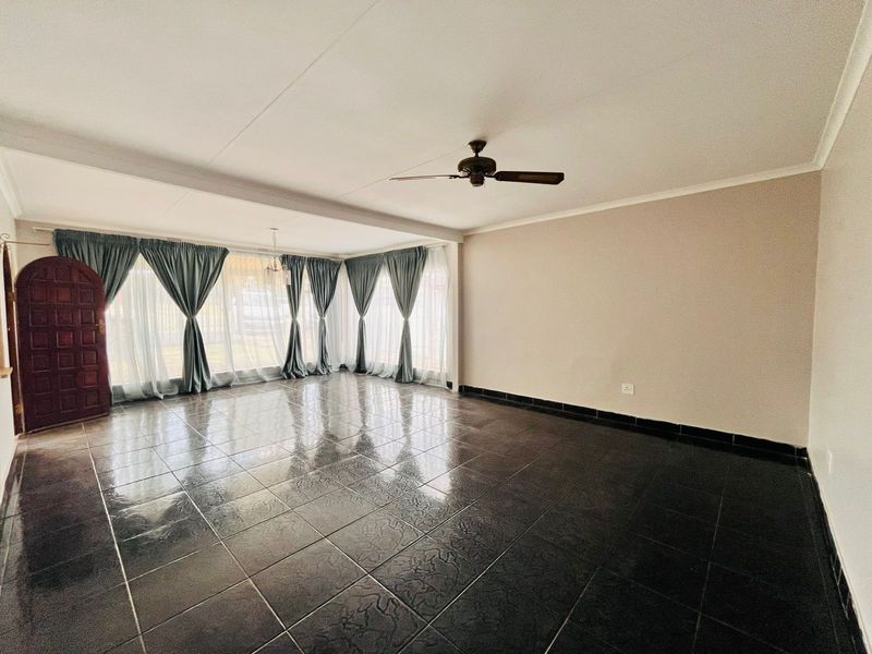 House For Sale in Reefhaven - Photo 6