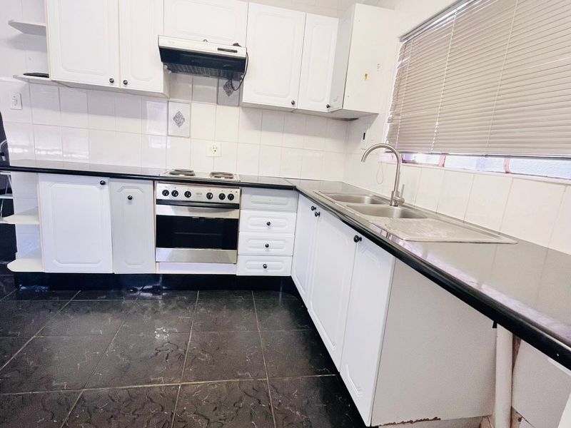 House For Sale in Reefhaven - Photo 2