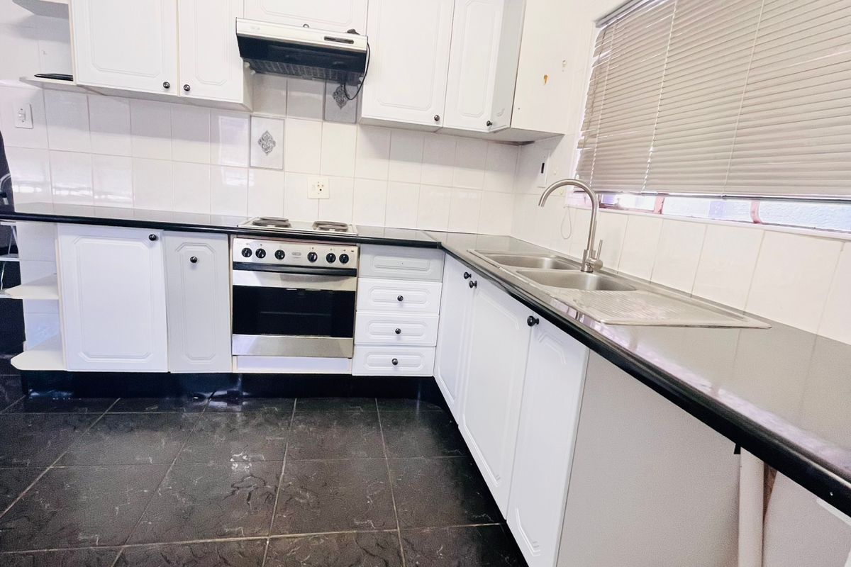 House For Sale in Reefhaven - Photo 2