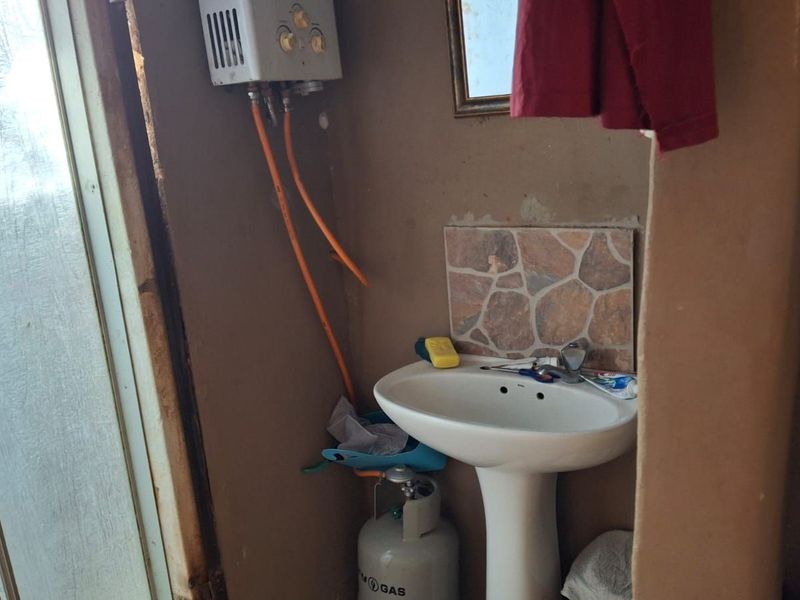 House For Sale in Pretoria North - Photo 4