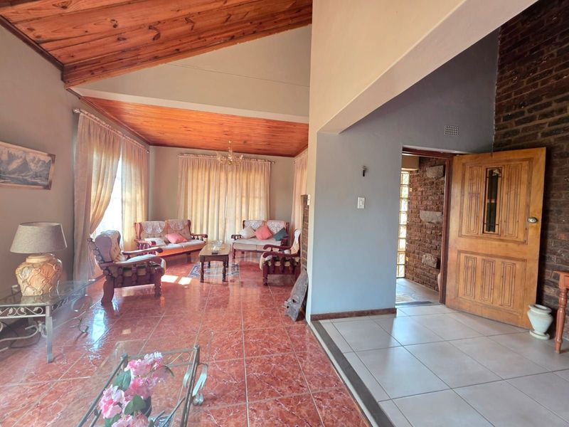 House For Sale in Roodepan - Photo 3