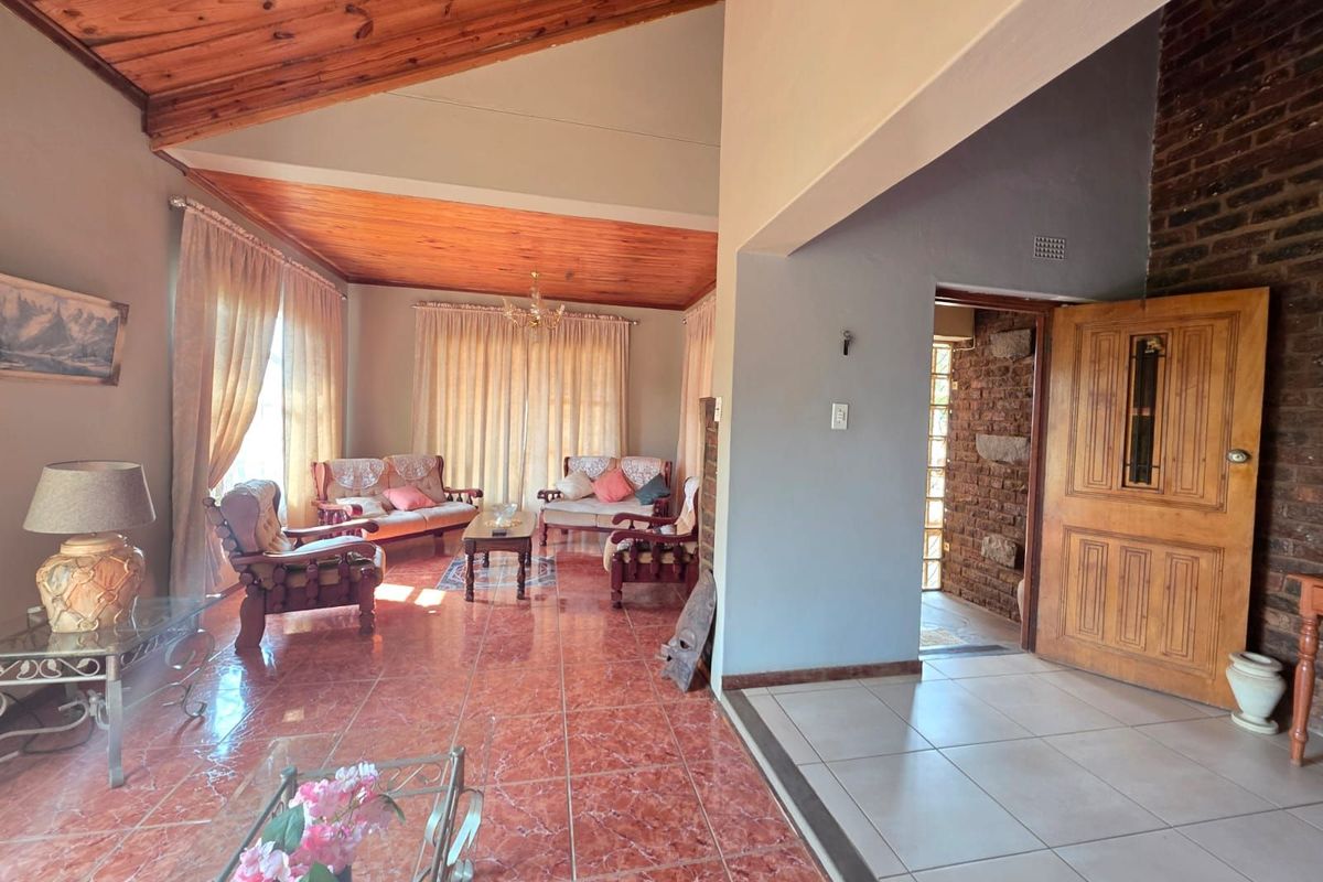 House For Sale in Roodepan - Photo 3