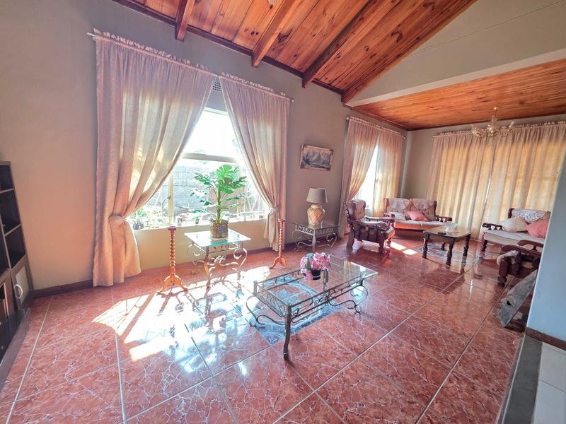 House For Sale in Roodepan - Photo 4