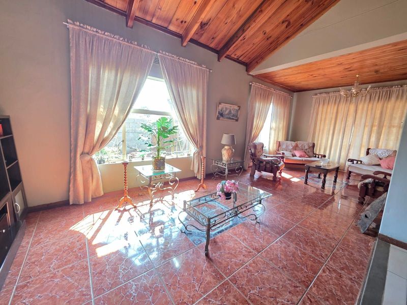 House For Sale in Roodepan - Photo 5