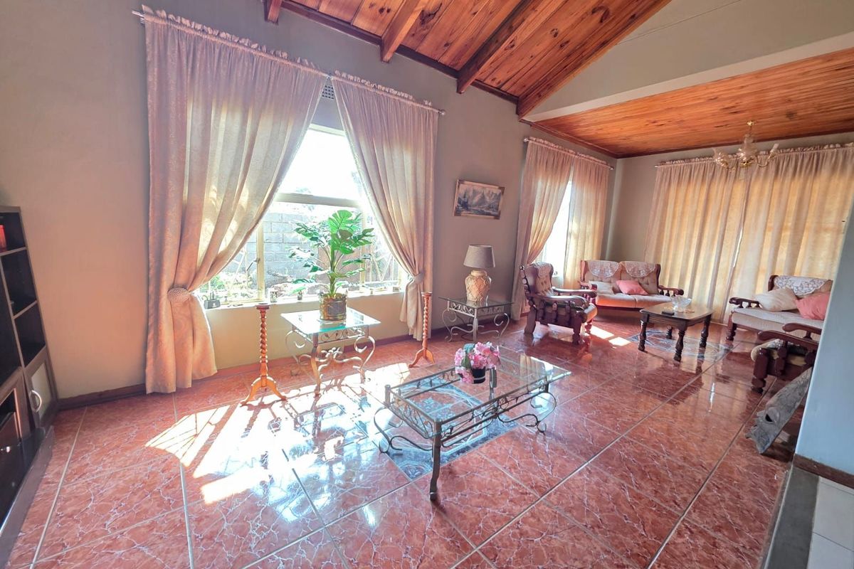 House For Sale in Roodepan - Photo 5