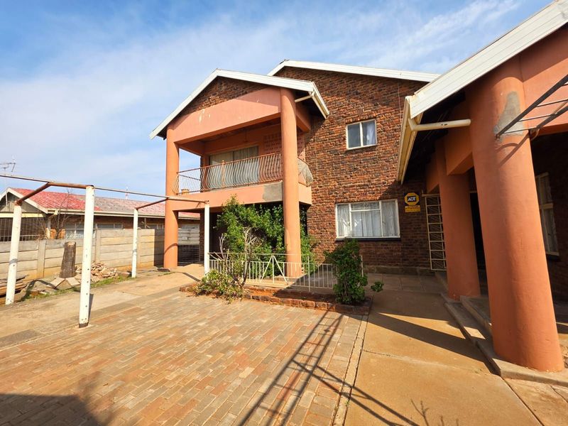 House For Sale in Roodepan - Photo 2