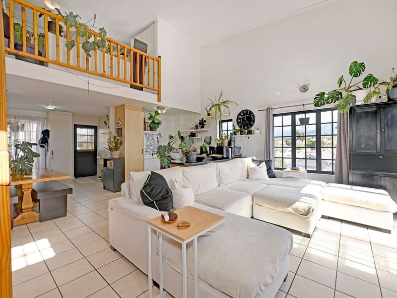 Apartment For Sale in Diep River - Photo 2