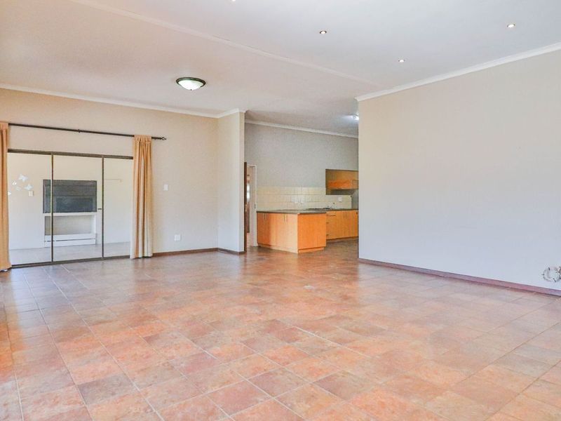 House For Sale in Montagu Central - Photo 6