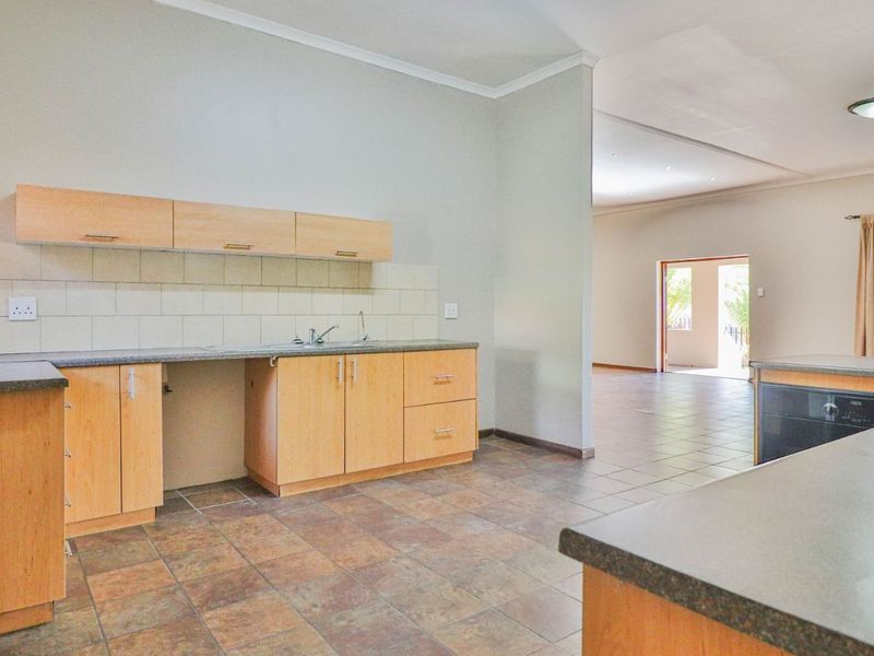 House For Sale in Montagu Central - Photo 10