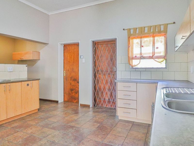 House For Sale in Montagu Central - Photo 8