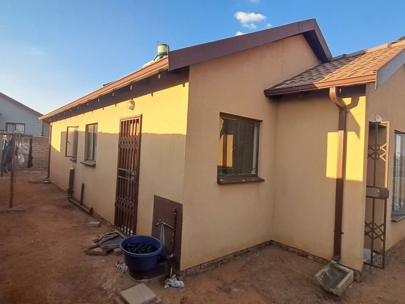 House For Sale in Soshanguve East - Photo 9