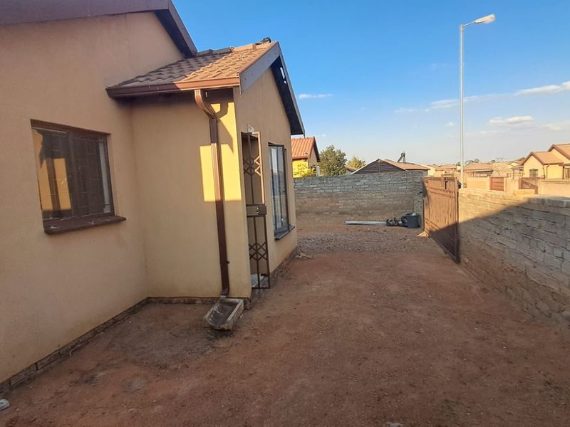 House For Sale in Soshanguve East - Photo 8
