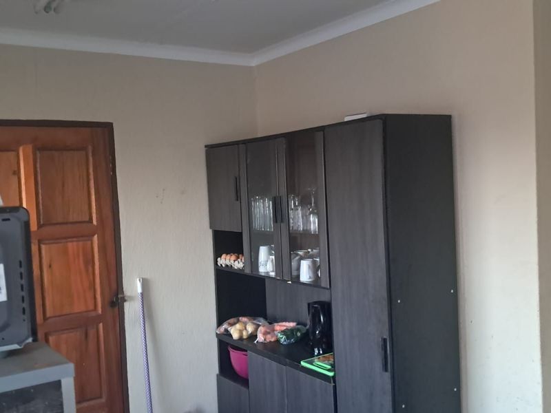 House For Sale in Soshanguve East - Photo 3
