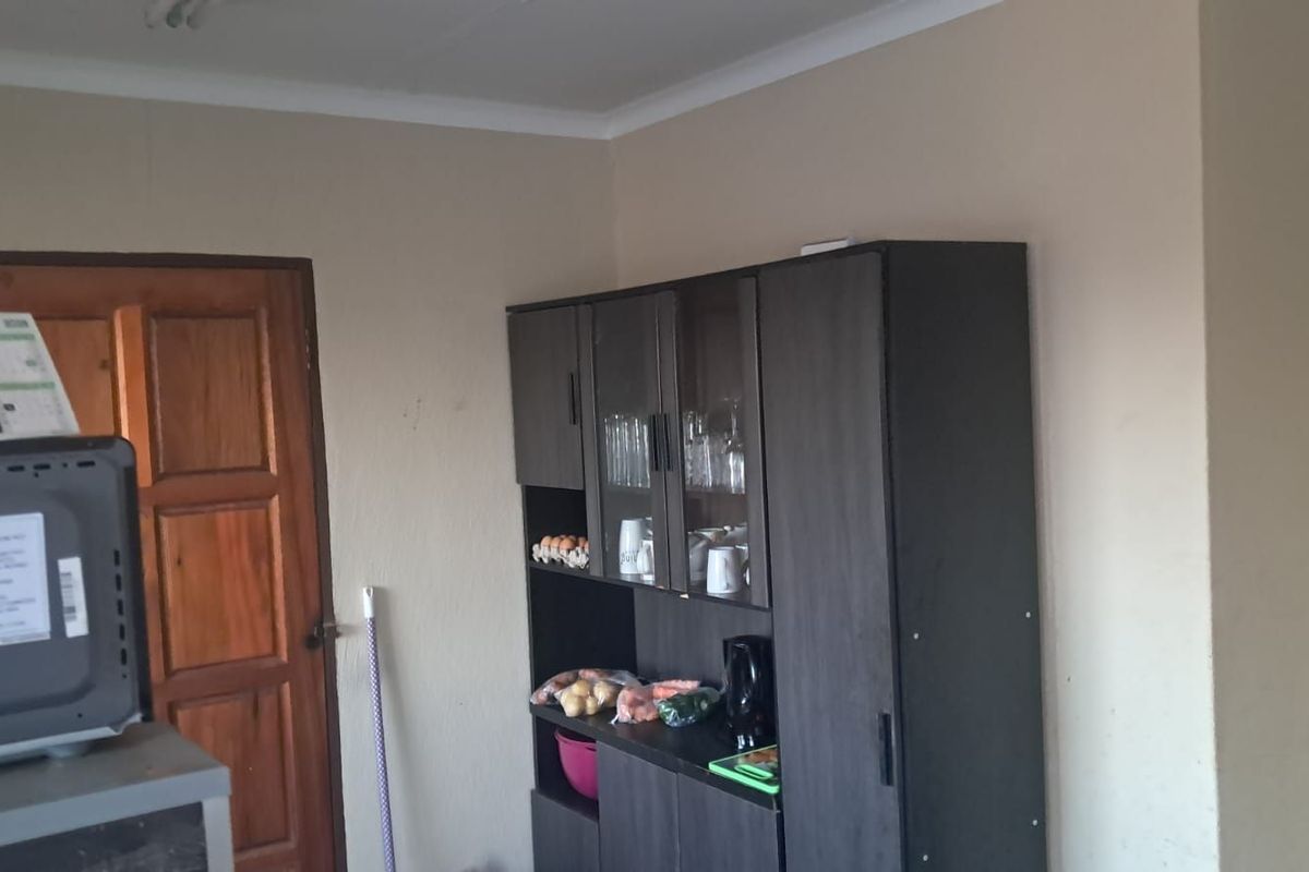 House For Sale in Soshanguve East - Photo 3
